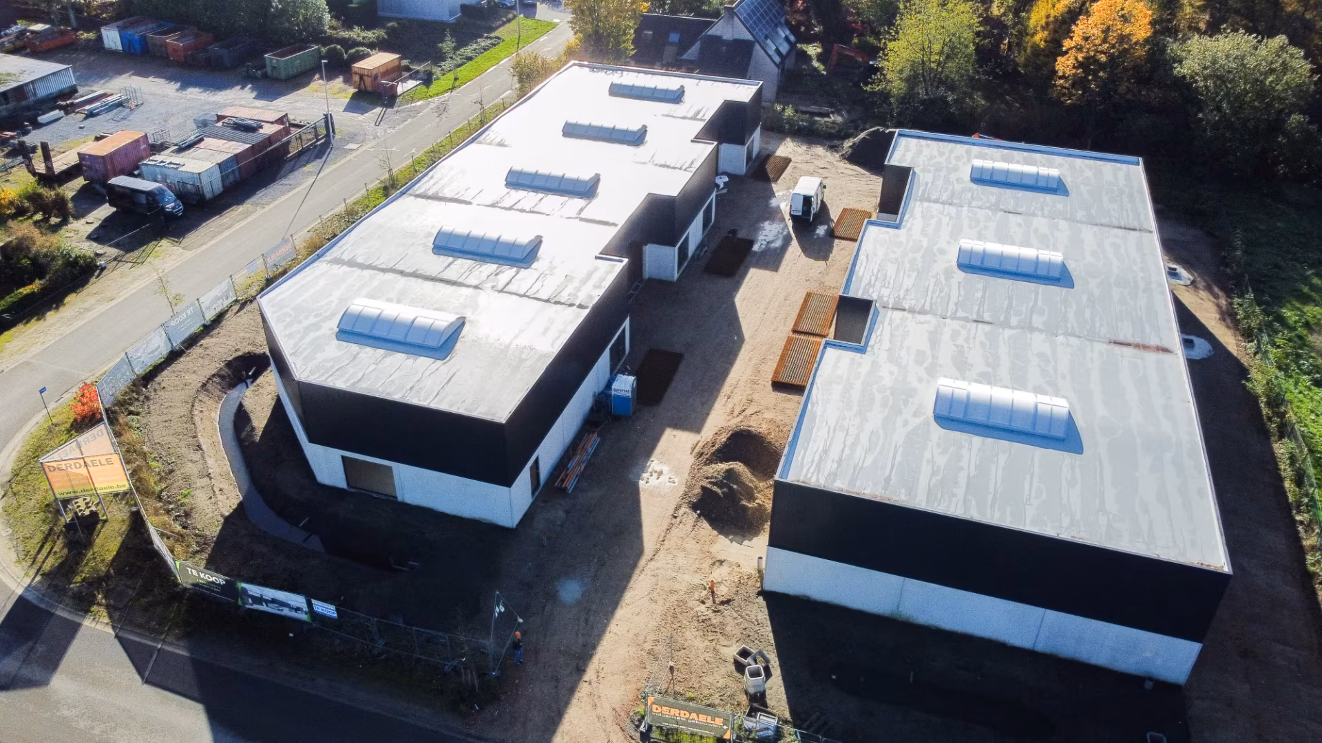 Bedrijvenpark Reservorenstraat in Beringen met zeven KMO units, gebouwd door Derdaele+