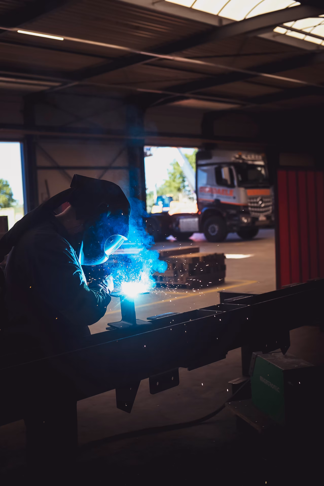 Veilig werken bij Derdaele+ met aandacht voor veiligheidsmaatregelen en machines.