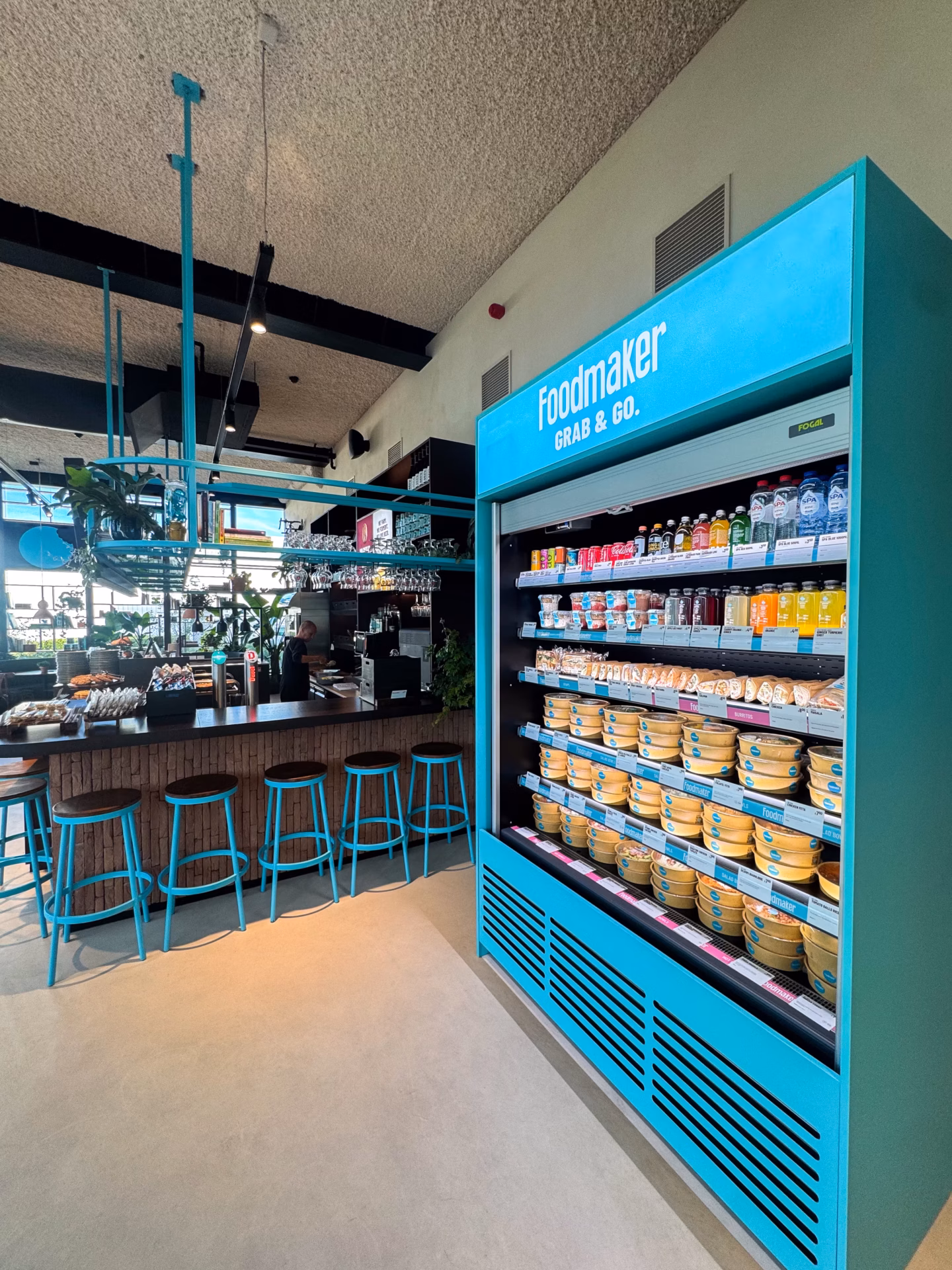 Nieuw hoofdkantoor van Foodmaker in Westerlo met Foodmaker Café, gebouwd door Derdaele+