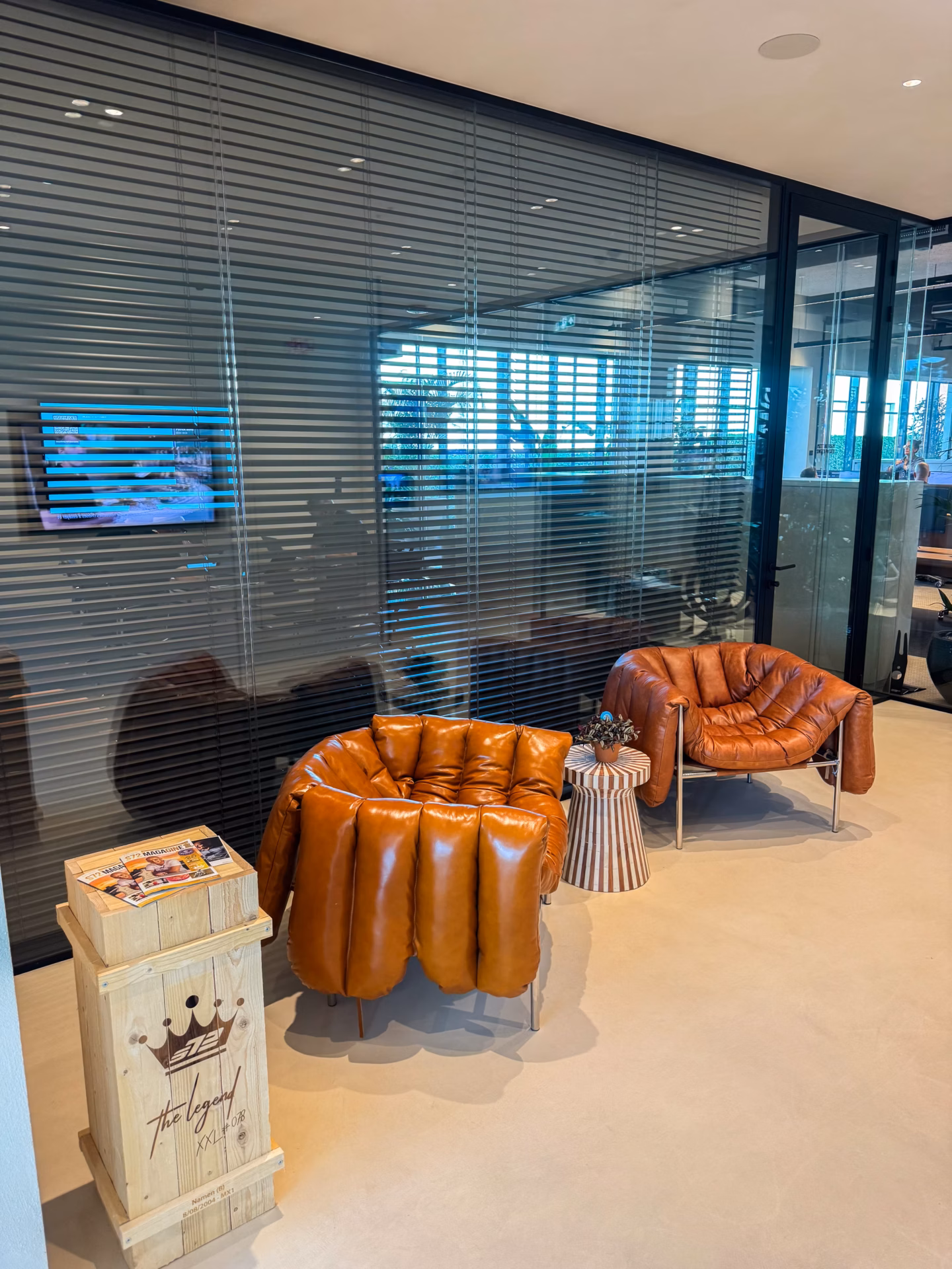 Nieuw hoofdkantoor van Foodmaker in Westerlo met Foodmaker Café, gebouwd door Derdaele+