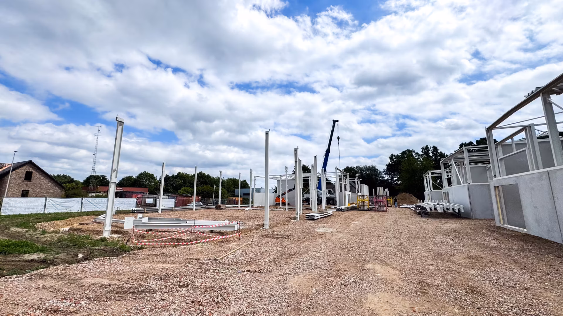 Bedrijvenpark Reservorenstraat in Beringen met zeven KMO units, gebouwd door Derdaele+