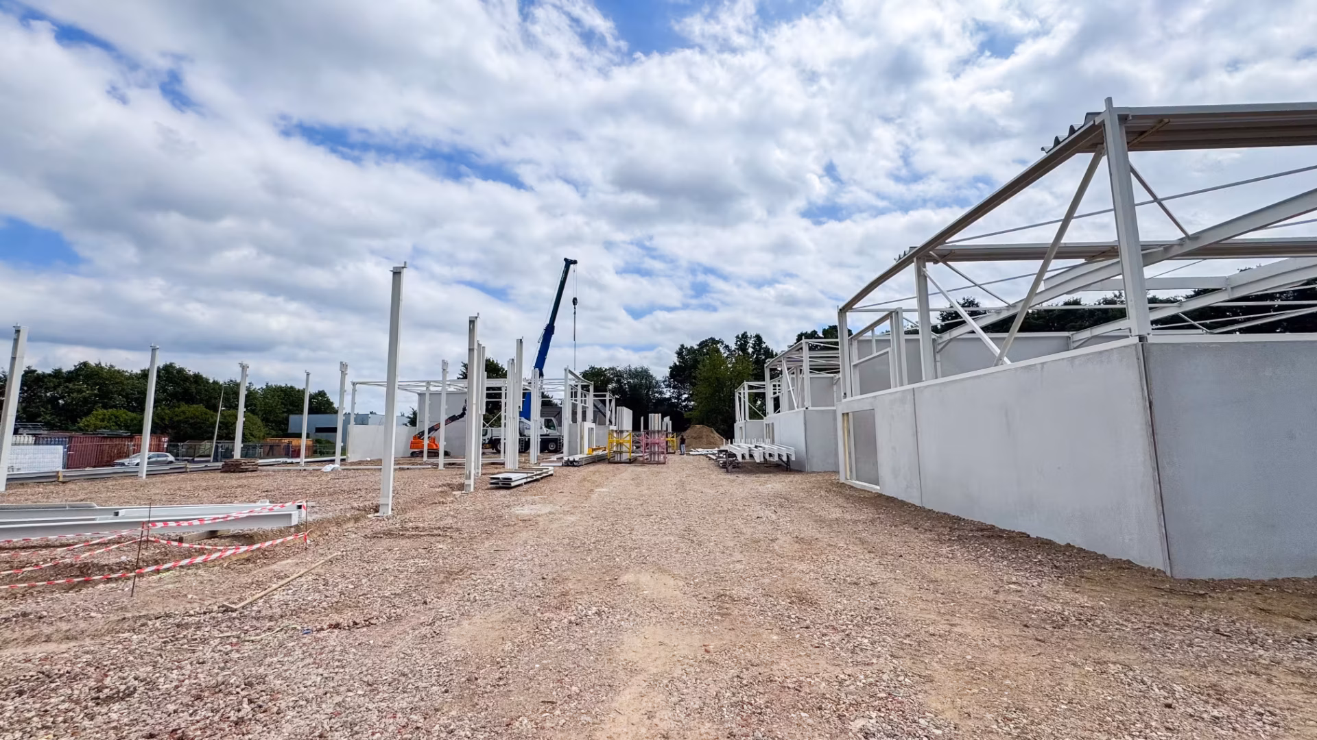 Bedrijvenpark Reservorenstraat in Beringen met zeven KMO units, gebouwd door Derdaele+