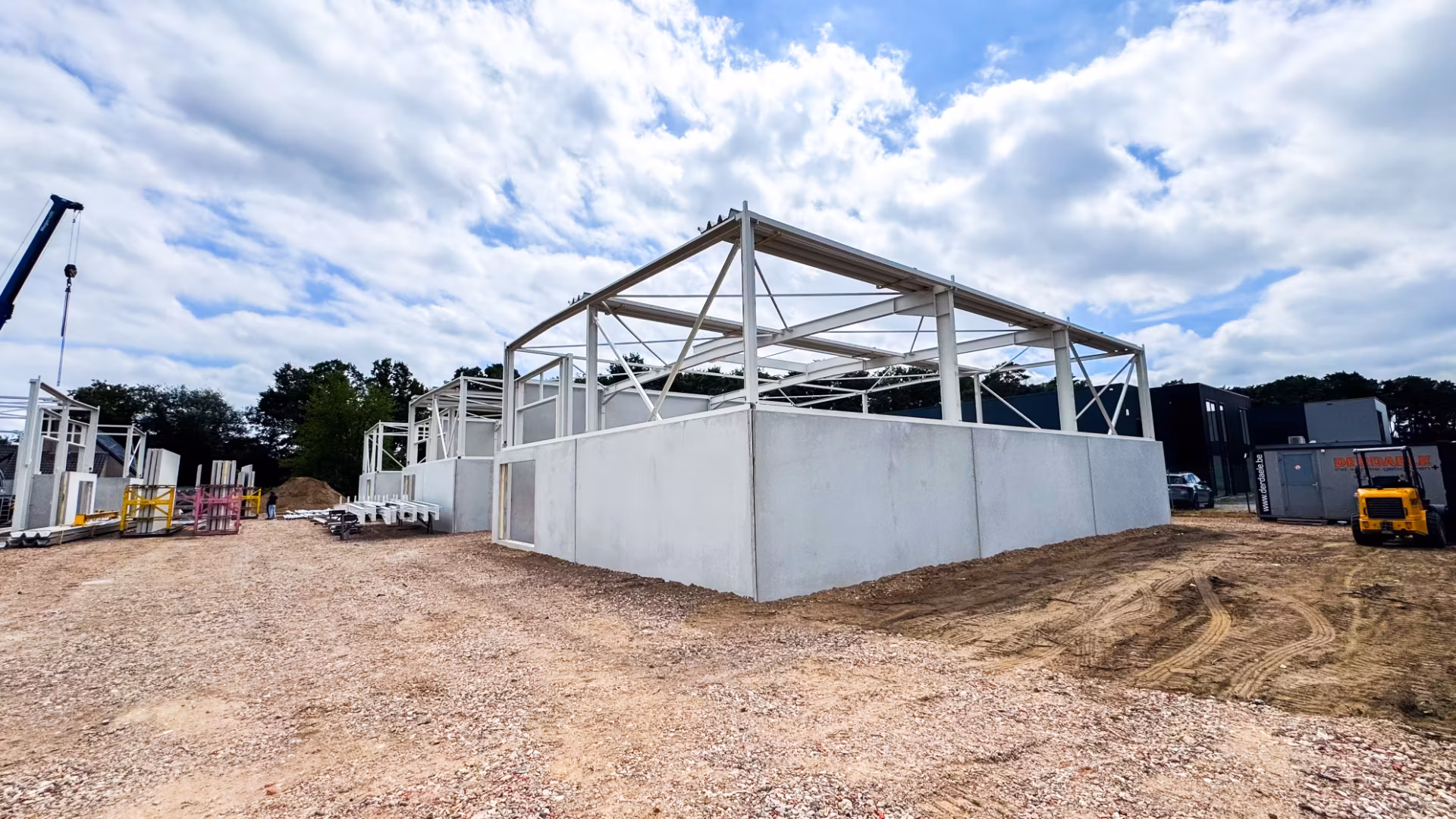 Bedrijvenpark Reservorenstraat in Beringen met zeven KMO units, gebouwd door Derdaele+