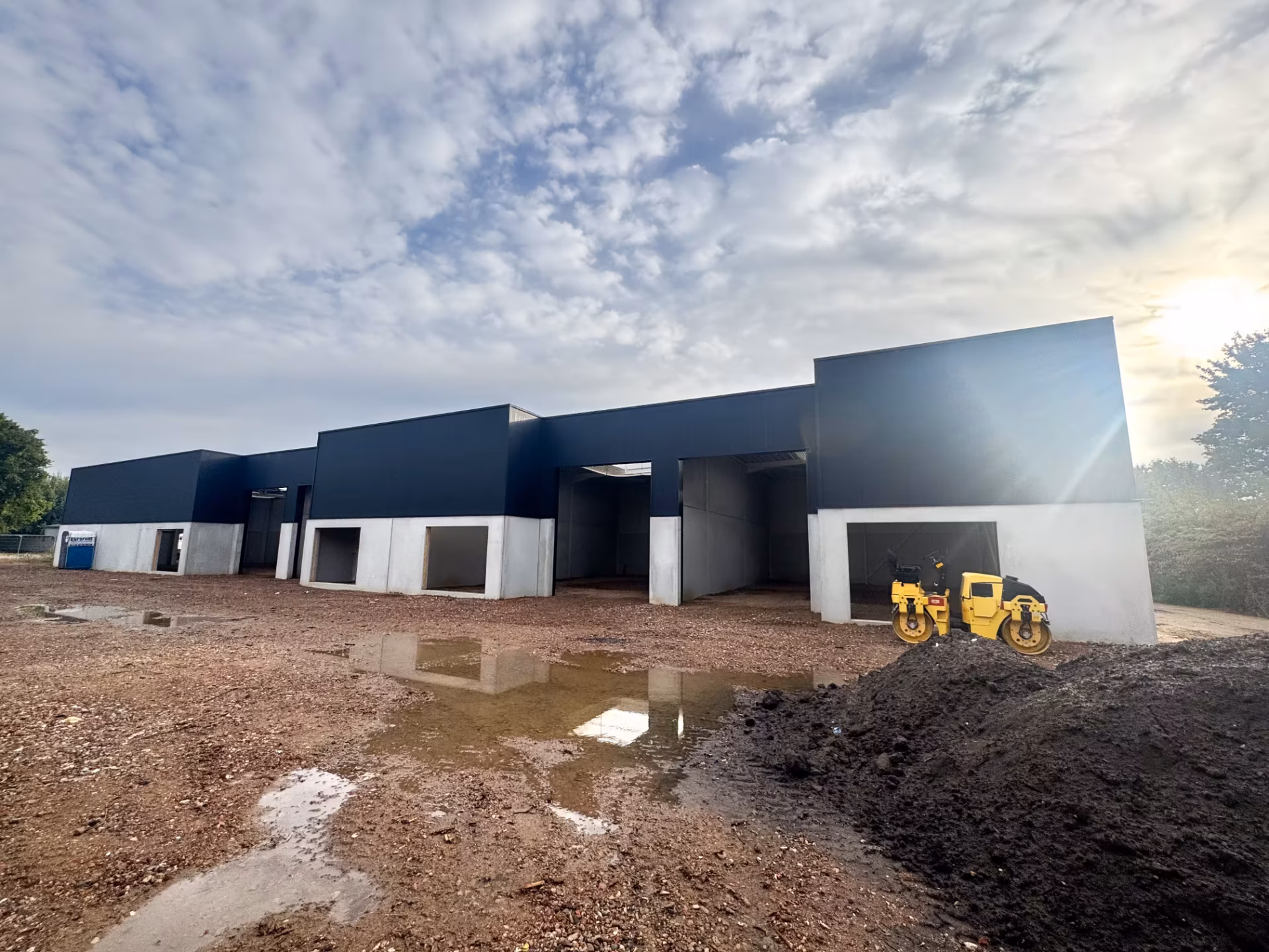 Bedrijvenpark Reservorenstraat in Beringen met zeven KMO units, gebouwd door Derdaele+