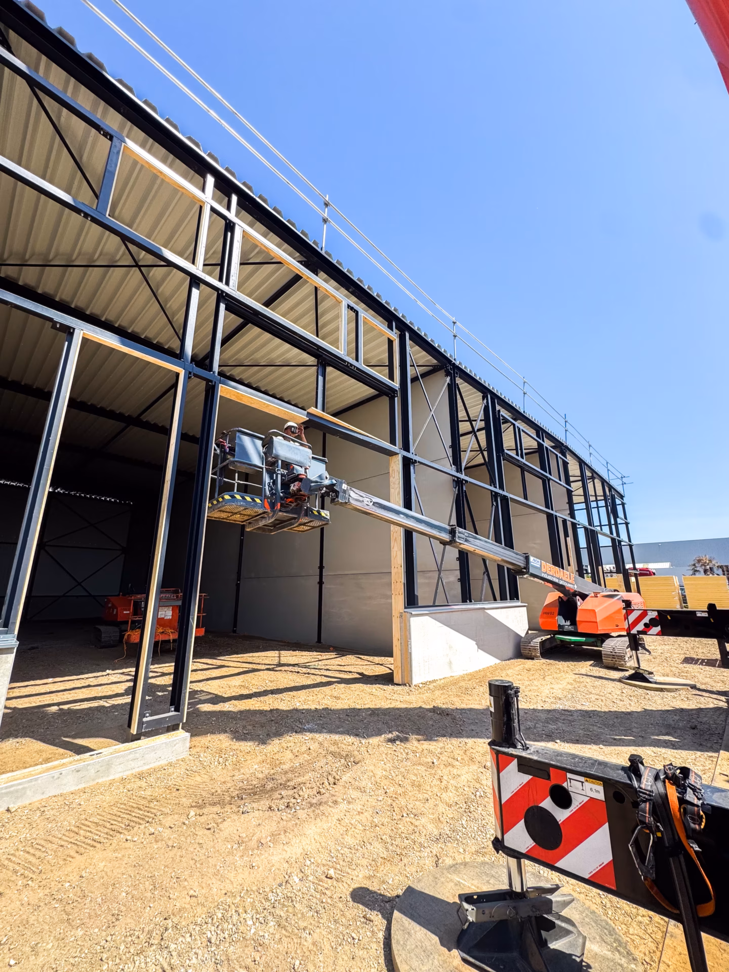 Vier nieuwe bedrijfsunits van Tools Heerlen in Nederland, gebouwd door Derdaele+
