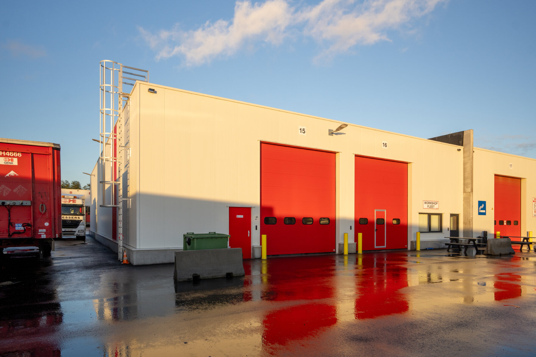 Logistieke servicebouw in Genk
