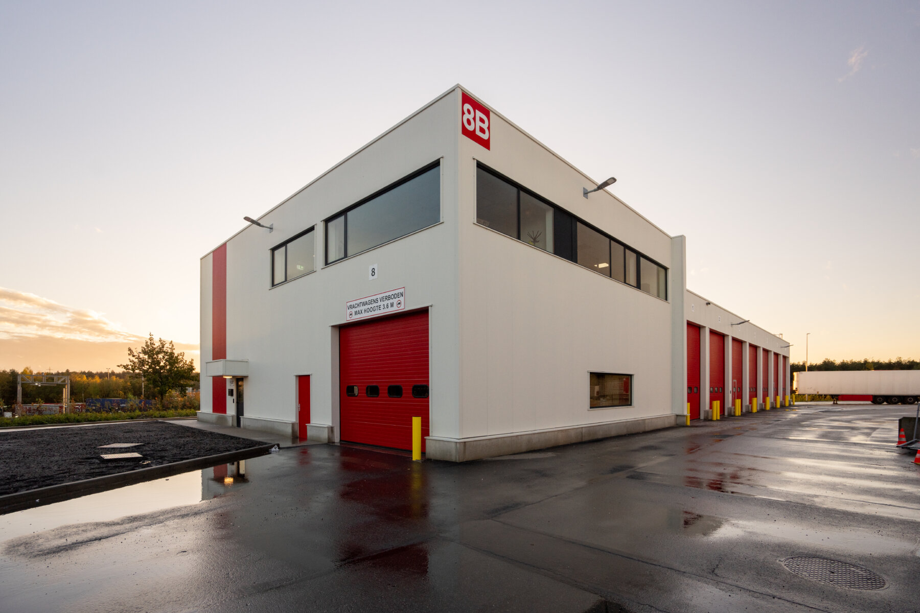 Logistieke servicebouw in Genk